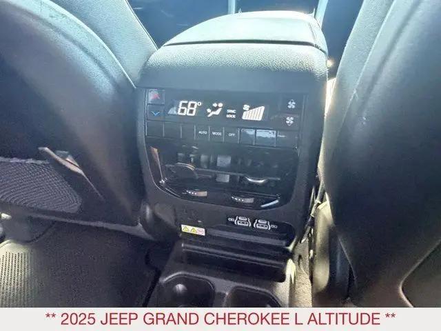 2025 Jeep Grand Cherokee L Altitude 4x4
