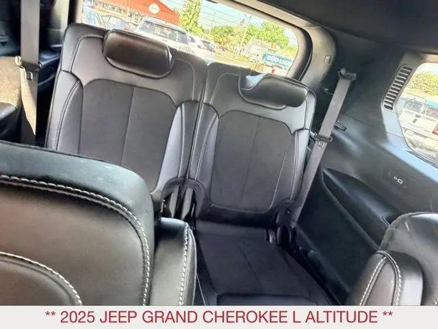 2025 Jeep Grand Cherokee L Altitude 4x4
