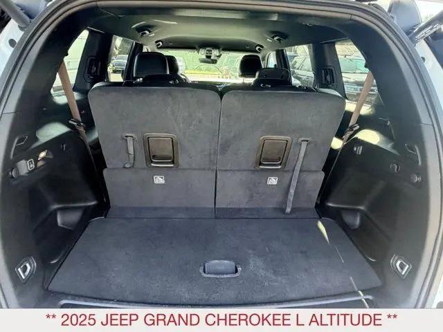 2025 Jeep Grand Cherokee L Altitude 4x4