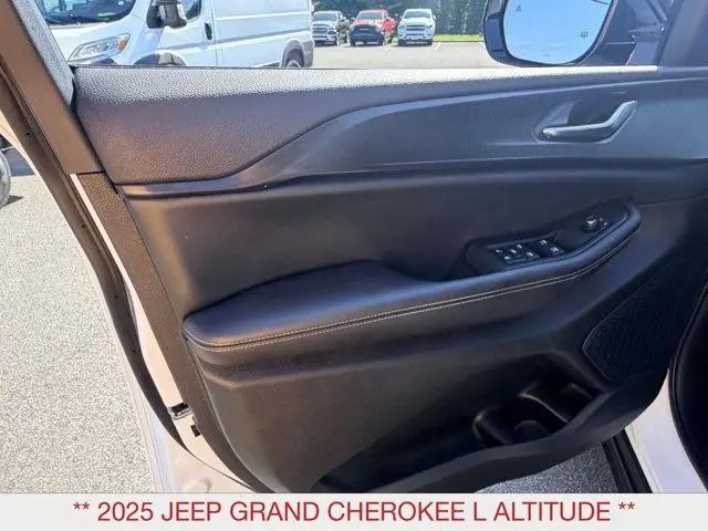 2025 Jeep Grand Cherokee L Altitude 4x4