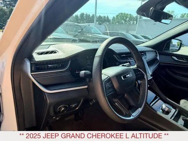 2025 Jeep Grand Cherokee L Altitude 4x4