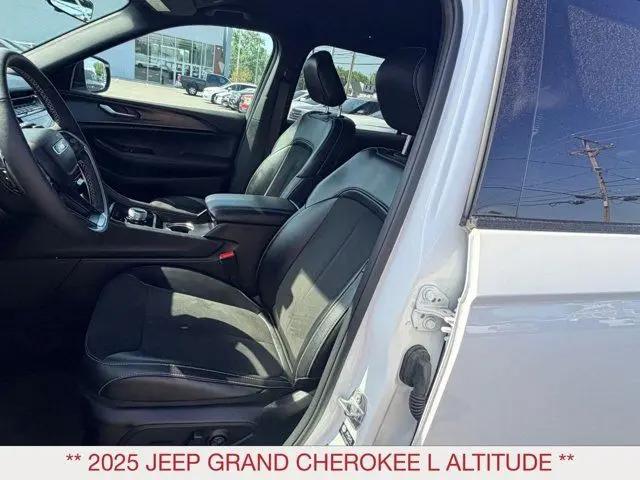 2025 Jeep Grand Cherokee L Altitude 4x4