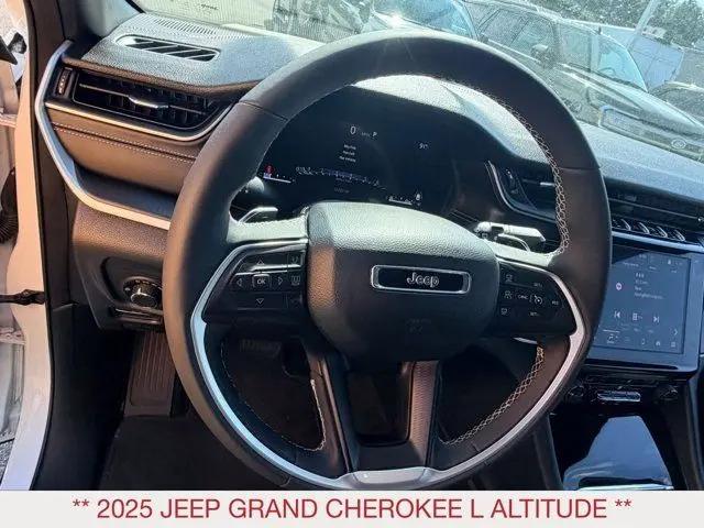 2025 Jeep Grand Cherokee L Altitude 4x4