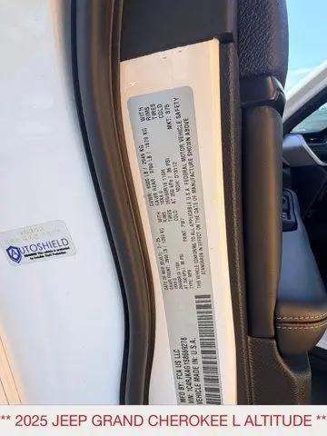 2025 Jeep Grand Cherokee L Altitude 4x4