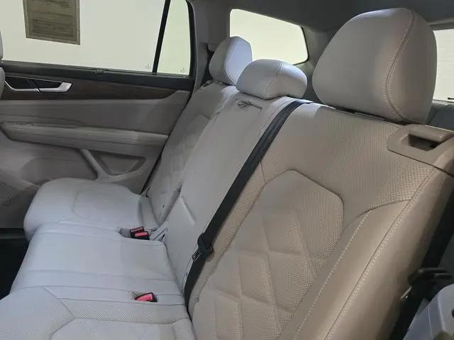 2025 Volkswagen Atlas 2.0T SE w/Technology