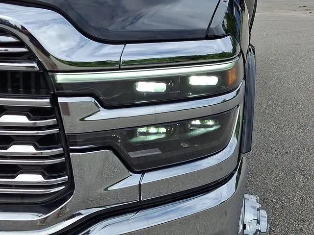 2025 Ram 3500 Limited Crew Cab 4x4 8' Box
