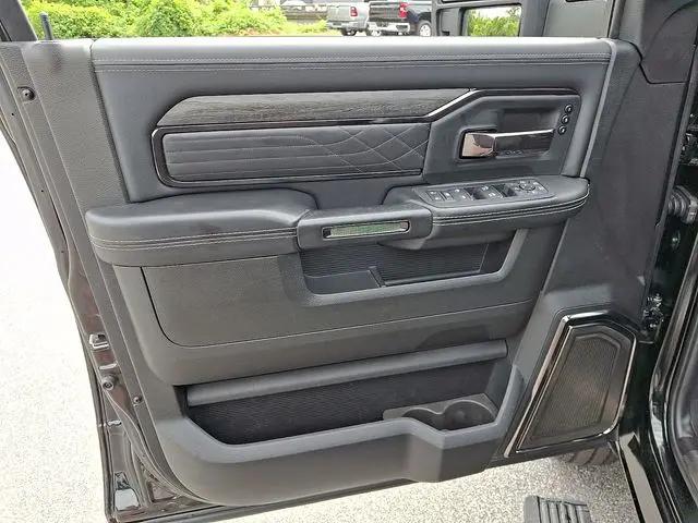 2025 Ram 3500 Limited Crew Cab 4x4 8' Box