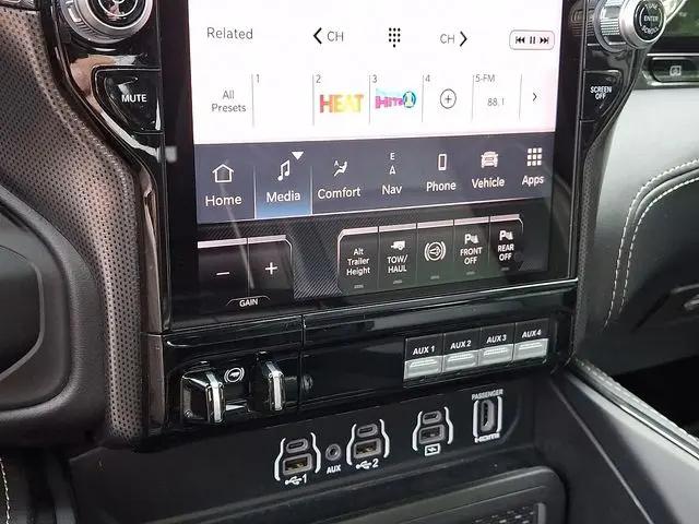 2025 Ram 3500 Limited Crew Cab 4x4 8' Box