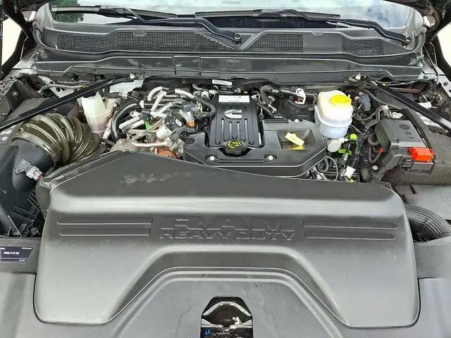 2025 Ram 3500 Limited Crew Cab 4x4 8' Box