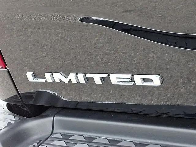2025 Ram 3500 Limited Crew Cab 4x4 8' Box