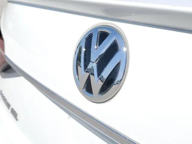 2017 Volkswagen Passat 1.8T SEL Premium