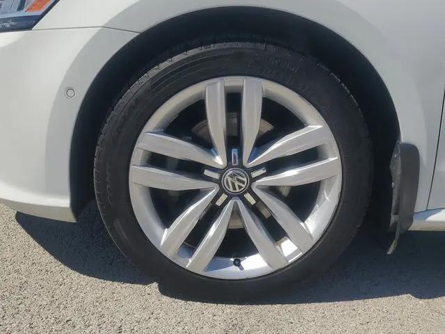 2017 Volkswagen Passat 1.8T SEL Premium