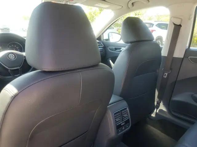 2017 Volkswagen Passat 1.8T SEL Premium