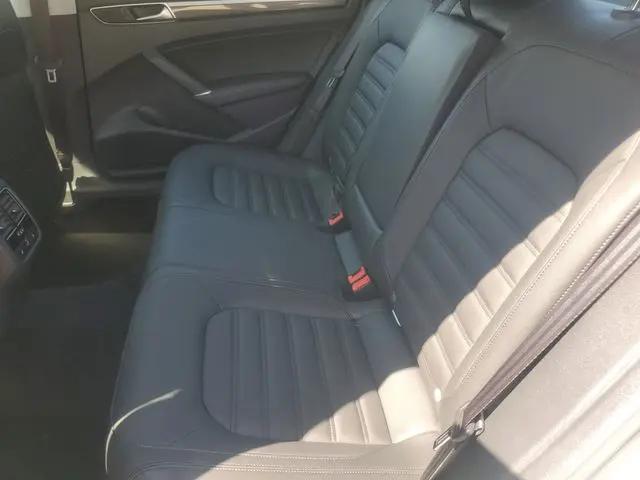 2017 Volkswagen Passat 1.8T SEL Premium