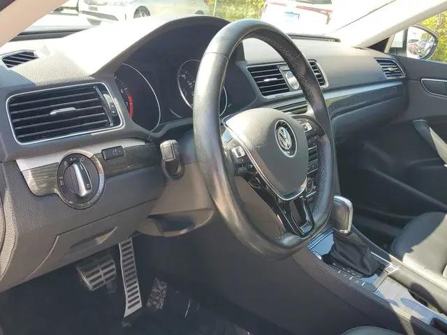 2017 Volkswagen Passat 1.8T SEL Premium