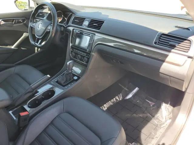 2017 Volkswagen Passat 1.8T SEL Premium