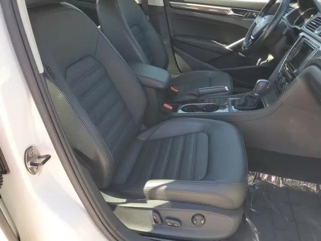 2017 Volkswagen Passat 1.8T SEL Premium