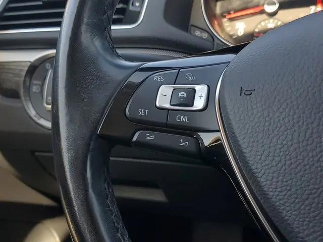 2017 Volkswagen Passat 1.8T SEL Premium