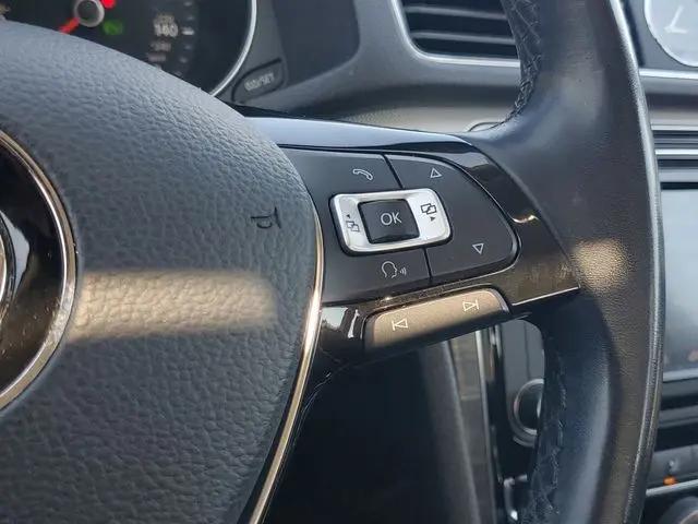 2017 Volkswagen Passat 1.8T SEL Premium