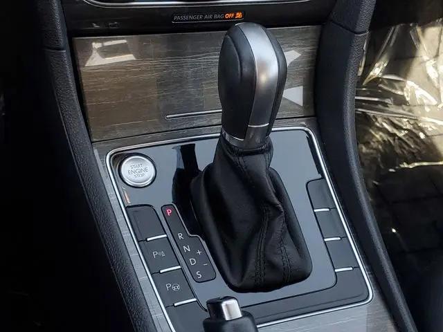 2017 Volkswagen Passat 1.8T SEL Premium