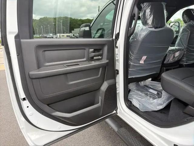 2026 Ram 2500 Black Express Crew Cab 4x4 64 Box