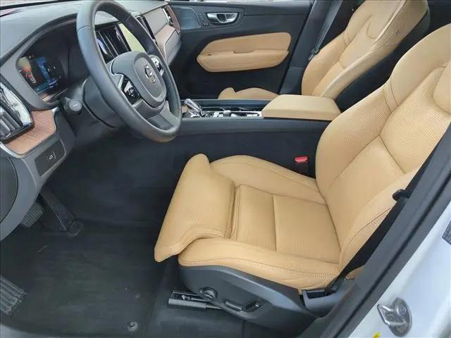 2025 Volvo XC60 B5 Ultra