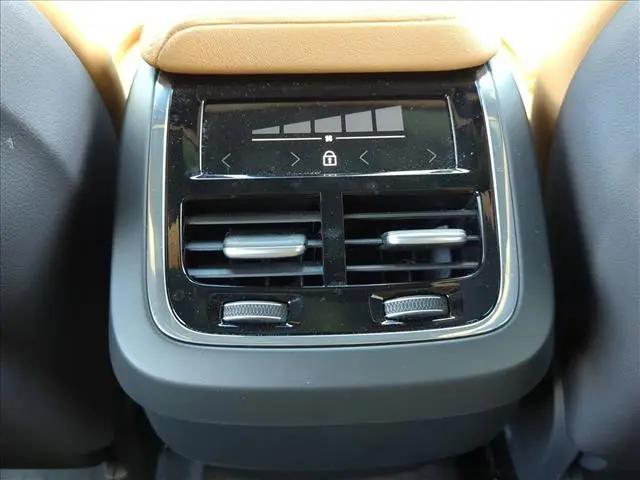2025 Volvo XC60 B5 Ultra