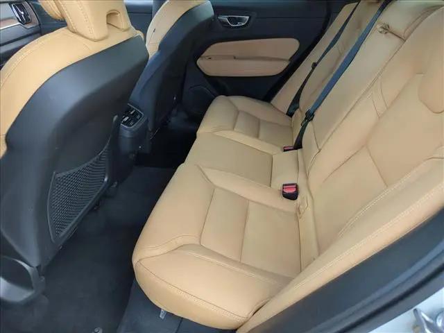 2025 Volvo XC60 B5 Ultra