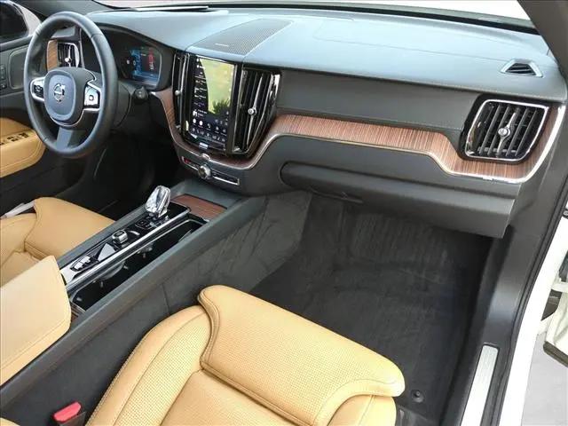2025 Volvo XC60 B5 Ultra