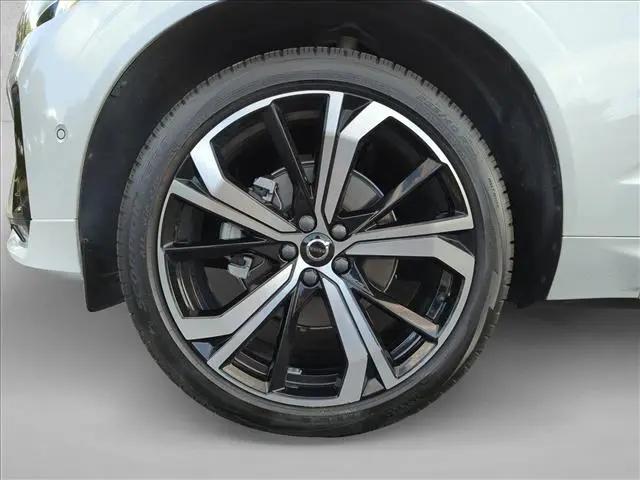 2025 Volvo XC60 B5 Ultra
