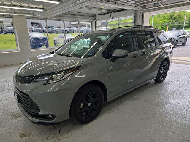 2025 Toyota Sienna Woodland Edition