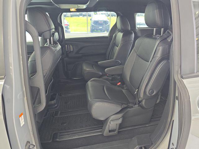 2025 Toyota Sienna Woodland Edition
