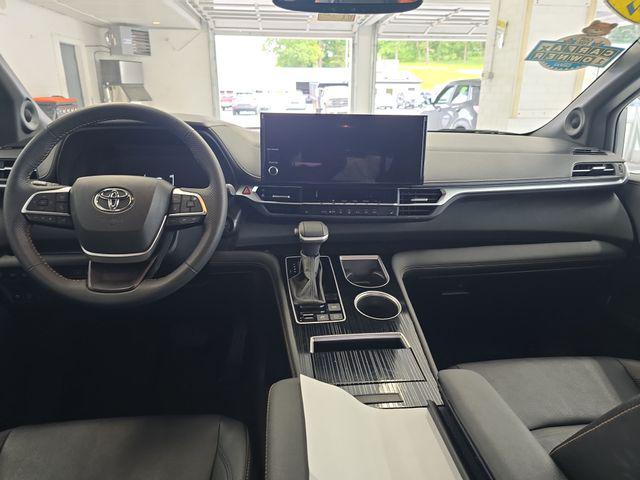 2025 Toyota Sienna Woodland Edition