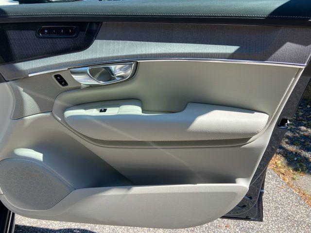 2026 Volvo XC90 Plug-In Hybrid Ultra Dark Theme, T8 AWD, Electric/Gasoline, 6 Seats
