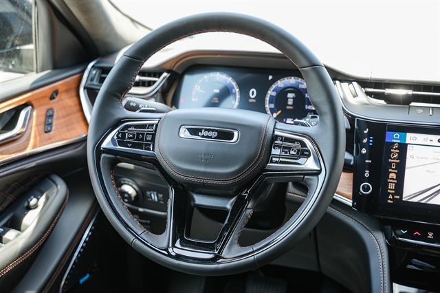 2026 Jeep Grand Cherokee Summit 4x4