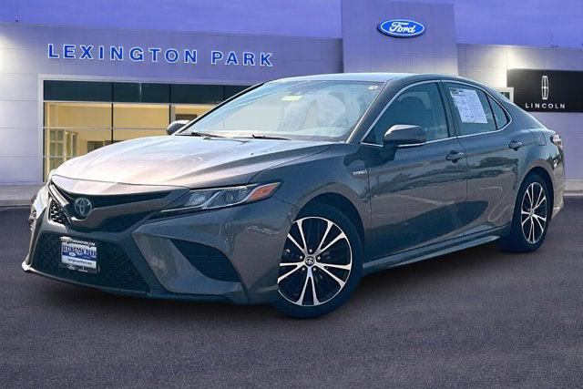 2020 Toyota Camry SE Hybrid