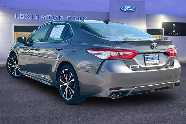 2020 Toyota Camry SE Hybrid