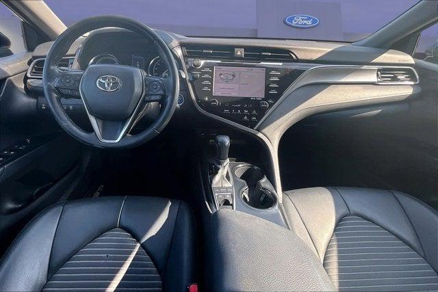 2020 Toyota Camry SE Hybrid