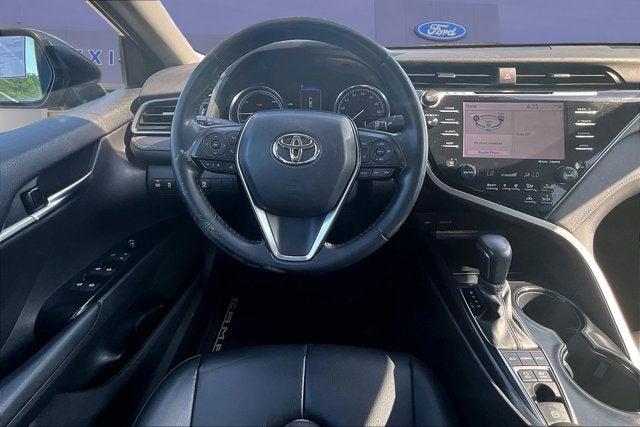 2020 Toyota Camry SE Hybrid