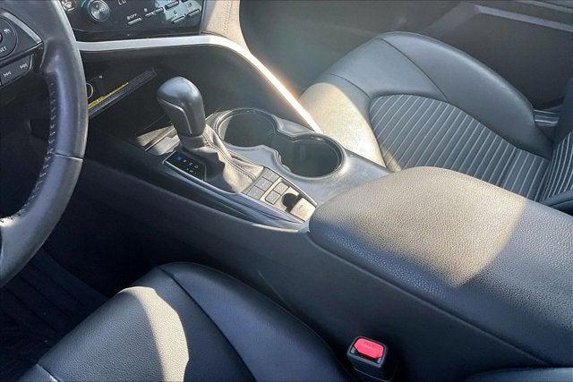 2020 Toyota Camry SE Hybrid