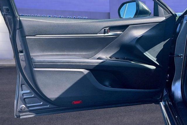 2020 Toyota Camry SE Hybrid