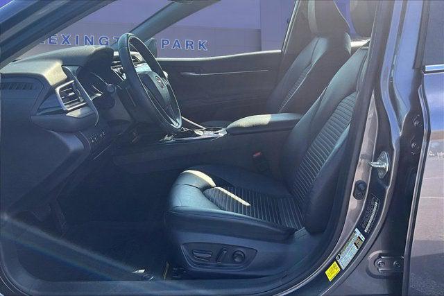 2020 Toyota Camry SE Hybrid