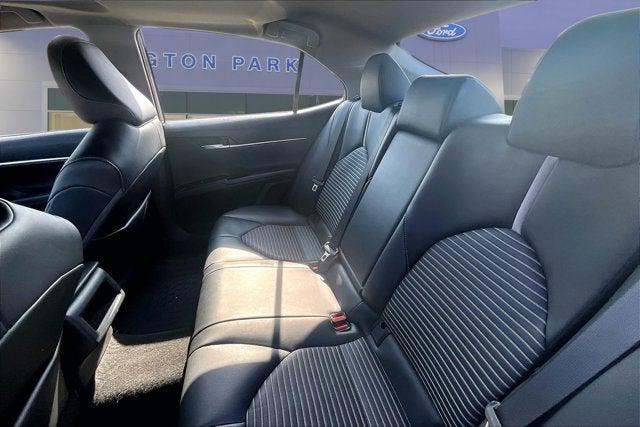 2020 Toyota Camry SE Hybrid