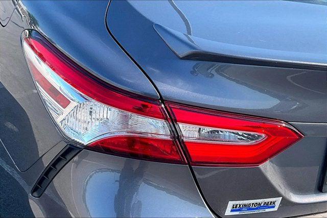 2020 Toyota Camry SE Hybrid