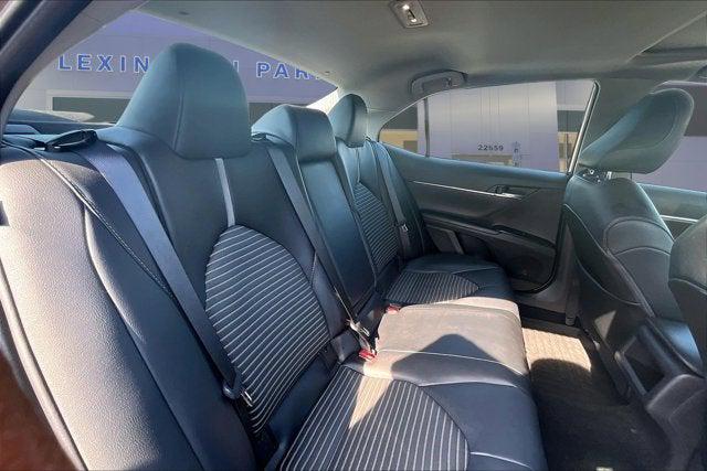 2020 Toyota Camry SE Hybrid