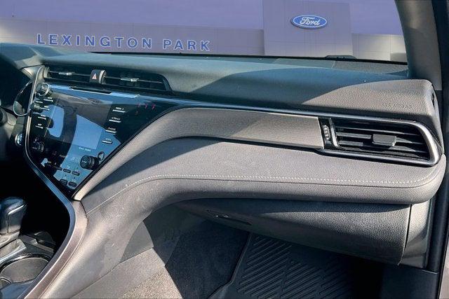 2020 Toyota Camry SE Hybrid