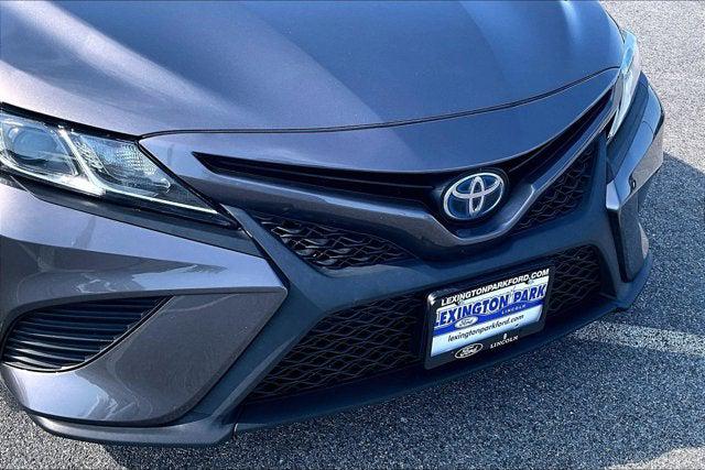 2020 Toyota Camry SE Hybrid