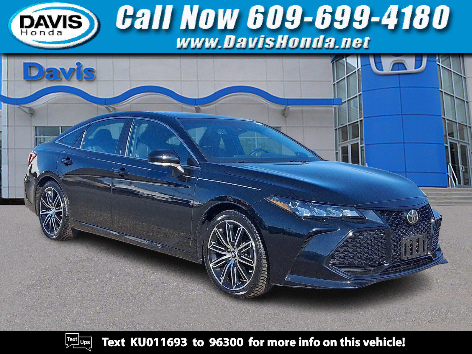 2019 Toyota Avalon XSE's photo