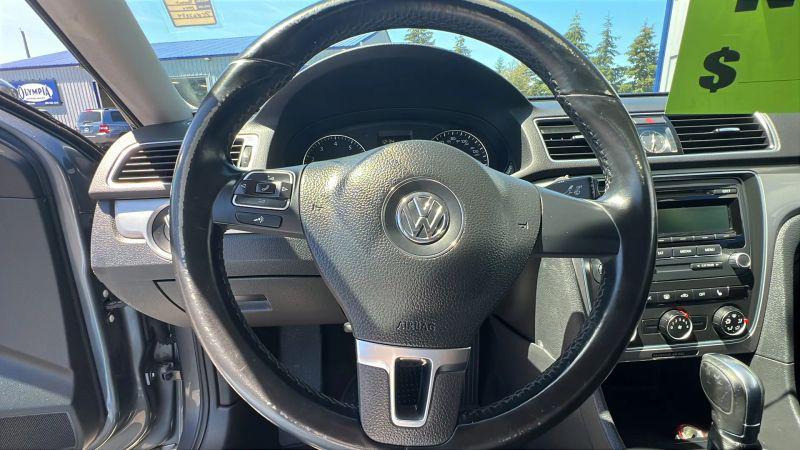 2014 Volkswagen Passat 1.8T Wolfsburg Edition