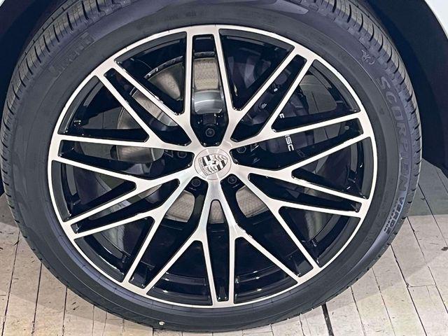 2026 Porsche Macan Unknown